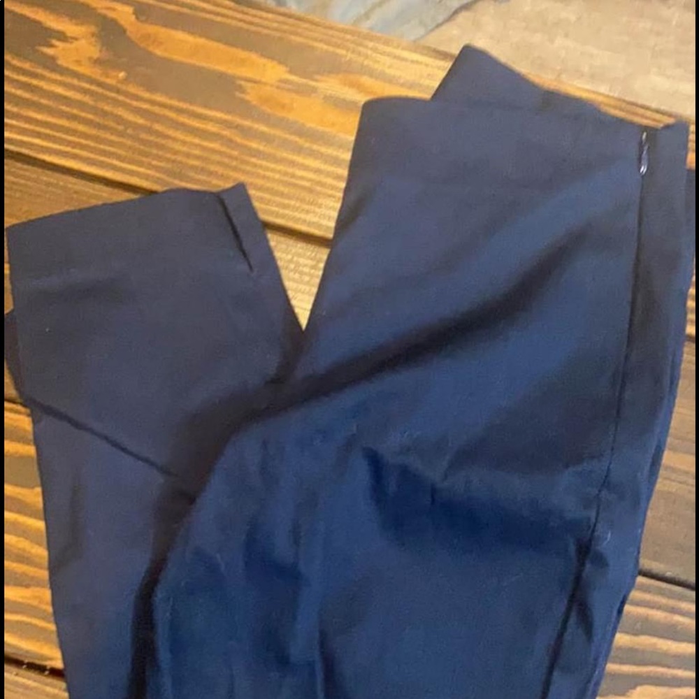 Navy blue size 6 Old Navy high rise pixie pants, NWOT